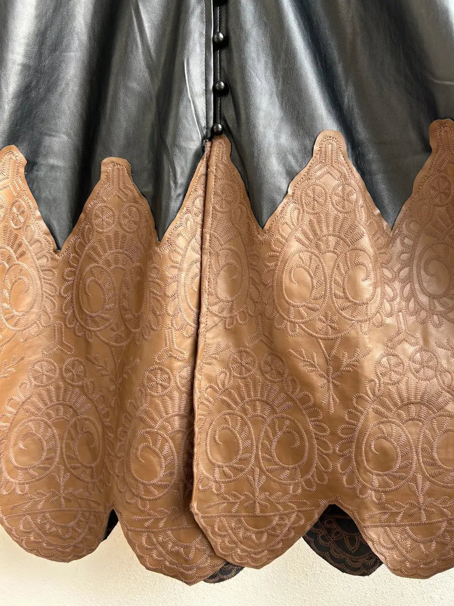 Vestido Largo de Polipiel Negro Con Falda Marrón