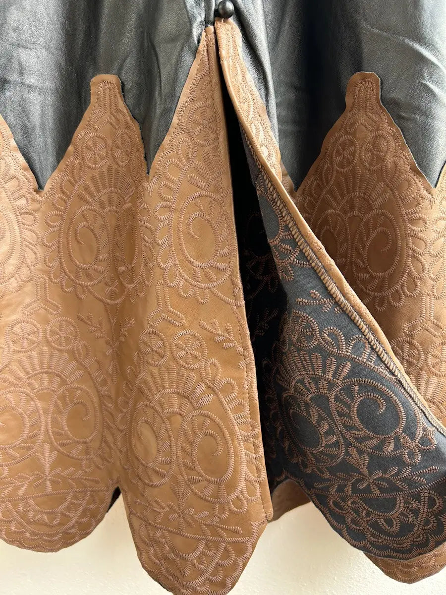 Vestido Largo de Polipiel Negro Con Falda Marrón