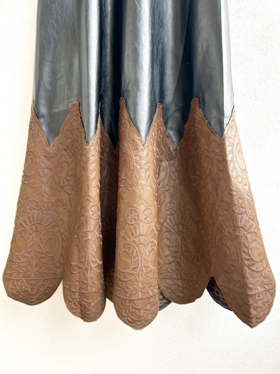 Vestido Largo de Polipiel Negro Con Falda Marrón